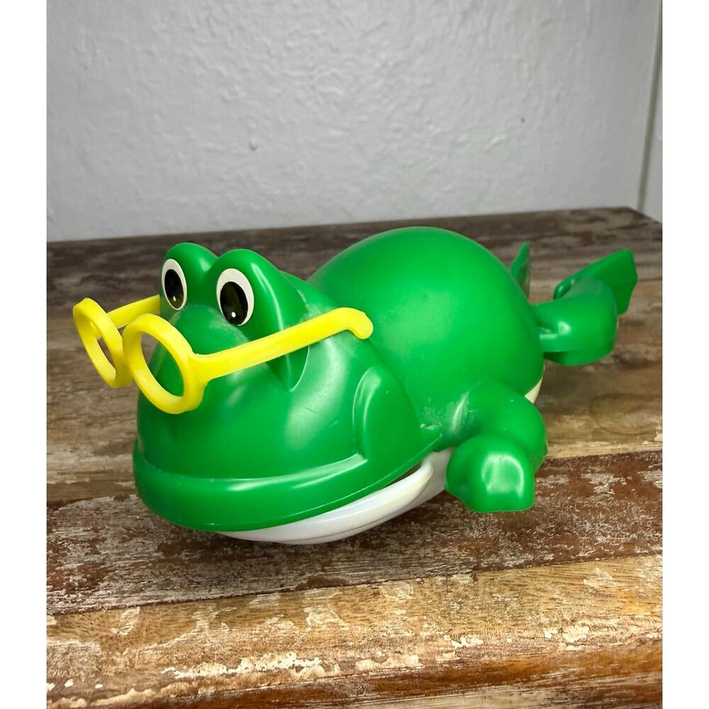 Vintage 1977 Masudaya Wind-Up Swimming Frog Toy With Worm & Glasses HTF‎